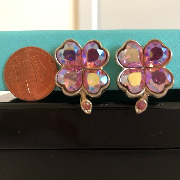 Vintage Four Leaf Flower Heart Clip On Earrings - Picture 3 of 6